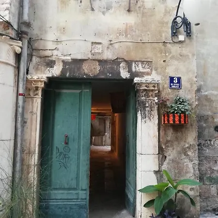 R&r,3 In The Center Šibenik