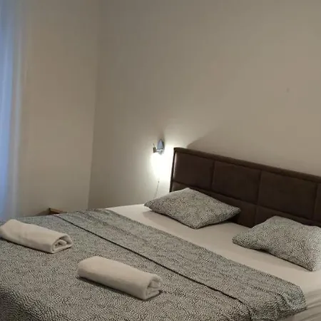 R&r,3 In The Center Šibenik