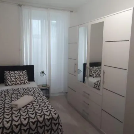 דירה R&r,3 In The Center שיבניק