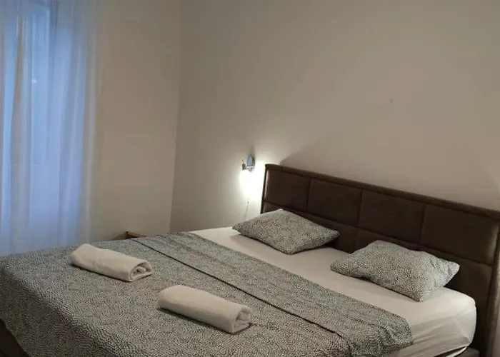 R&r,3 In The Center Szybenik